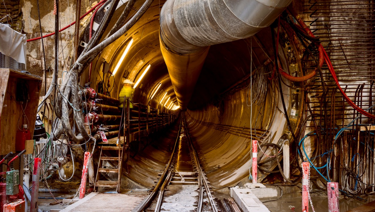 Túnel del tren subterráneo en construcción.